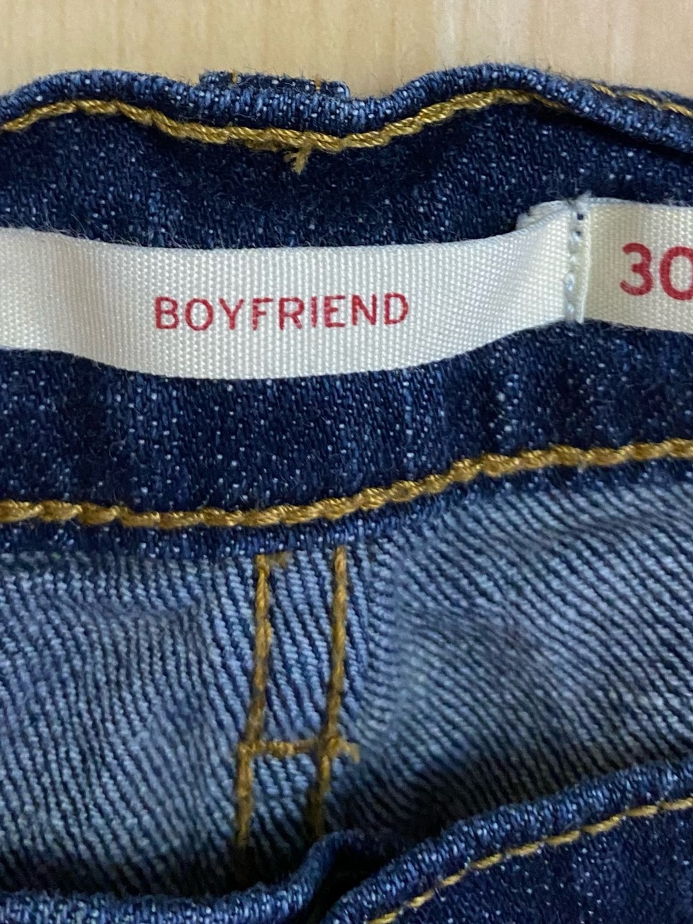 Levi's Women's Size 30 Relaxed Fit Boyfriend Jeans - Picture 4 of 8
